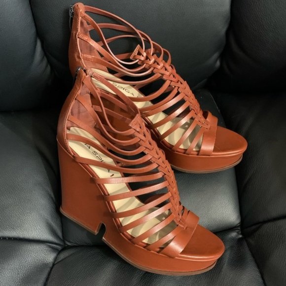 Via Spiga Shoes - Via Spiga Women’s Brown Cage Wedge Sandals Size 8 Like New